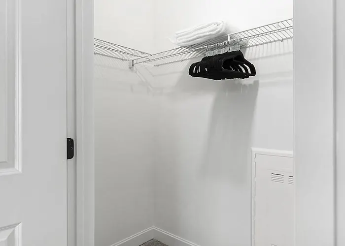Landing - Modern With Amazing Amenities *