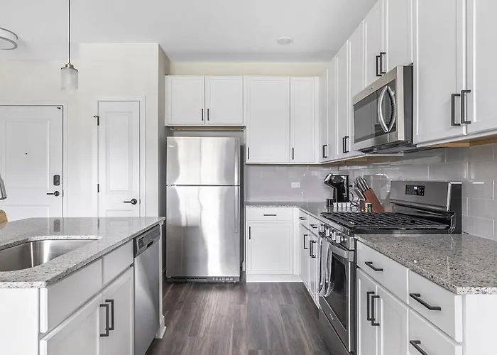 Landing - Modern With Amazing Amenities Apartment
